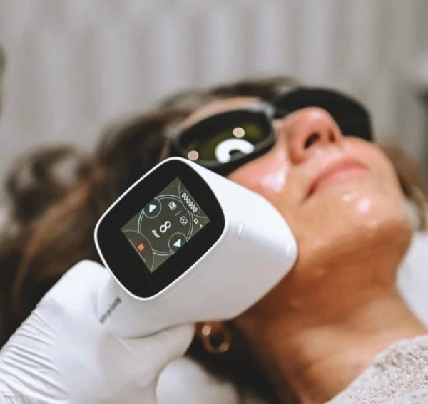 Diode Laserontharing M-Age Aesthetics 